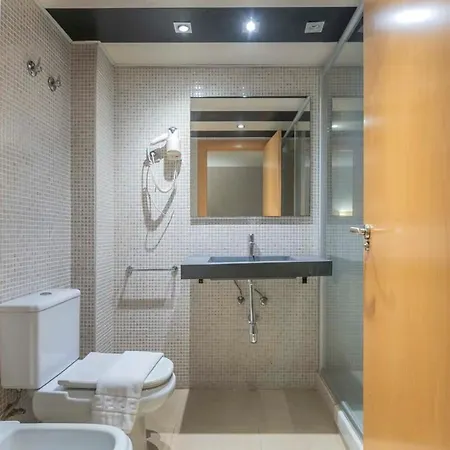 Bright And Modern Duplex With Terrace In Eixample District P2 * バルセロナ