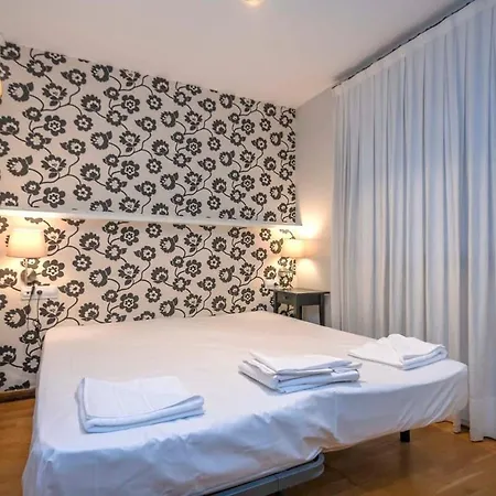 Bright And Modern Duplex With Terrace In Eixample District P2 バルセロナ